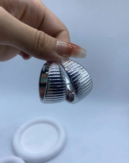 1 Pair Silver Stud Earrings (randomly)