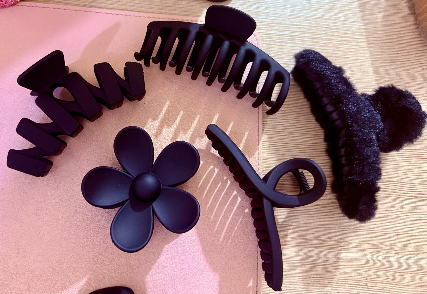 1pc Black Matte Hair Claw