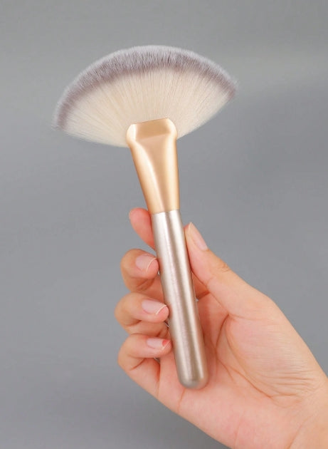 Fan Makeup Brush