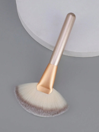 Fan Makeup Brush