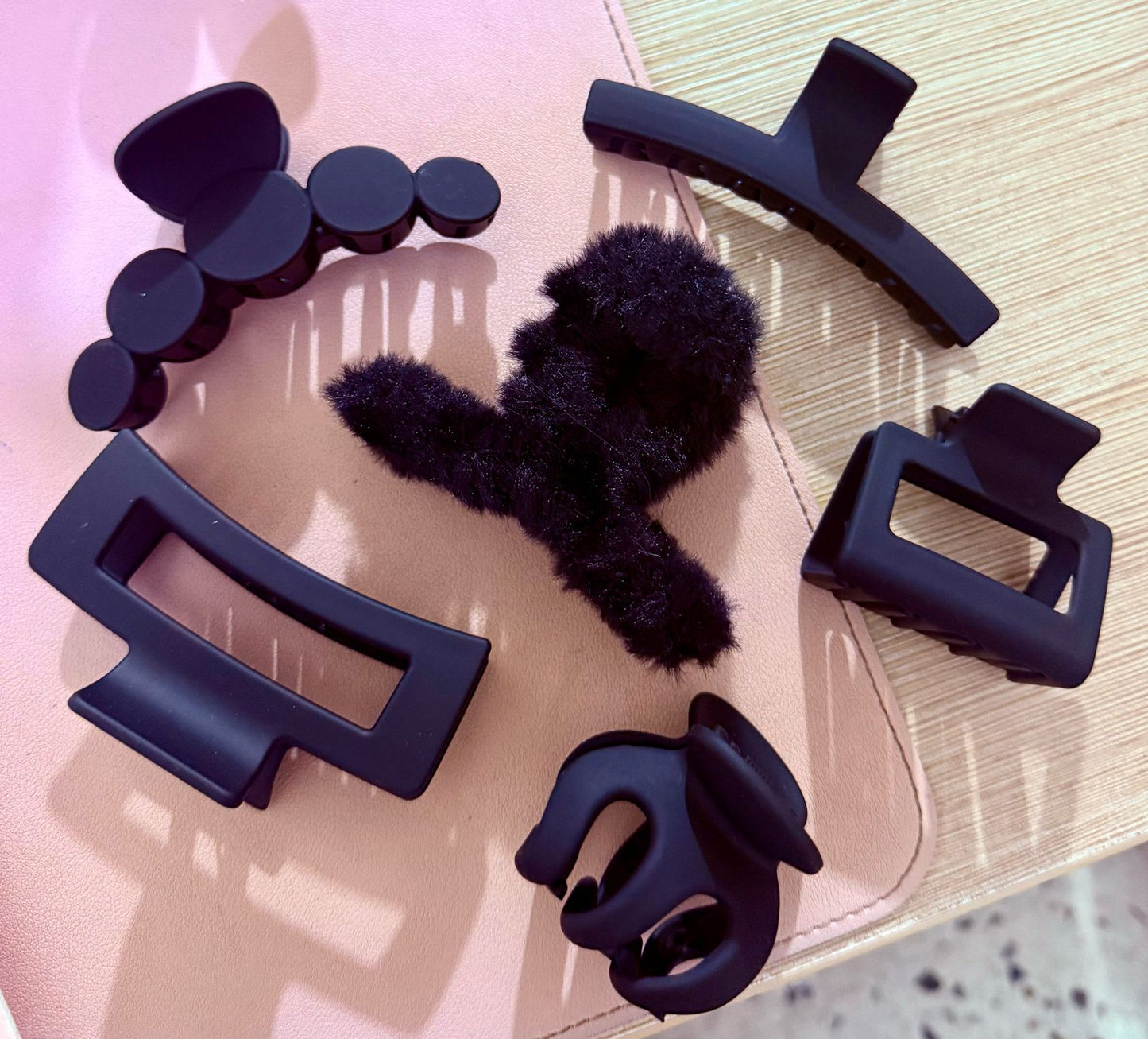 1pc Black Matte Hair Claw