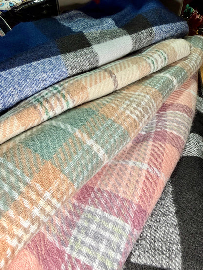 1pc Women's Fashion Plaid Scarf