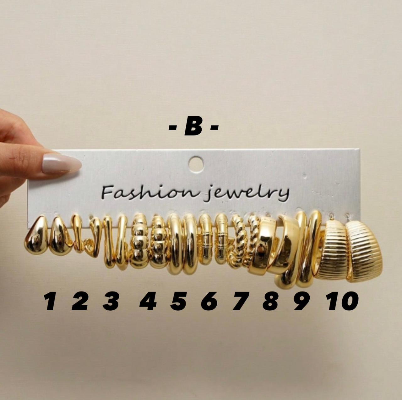 1 Pair Gold Stud Earrings