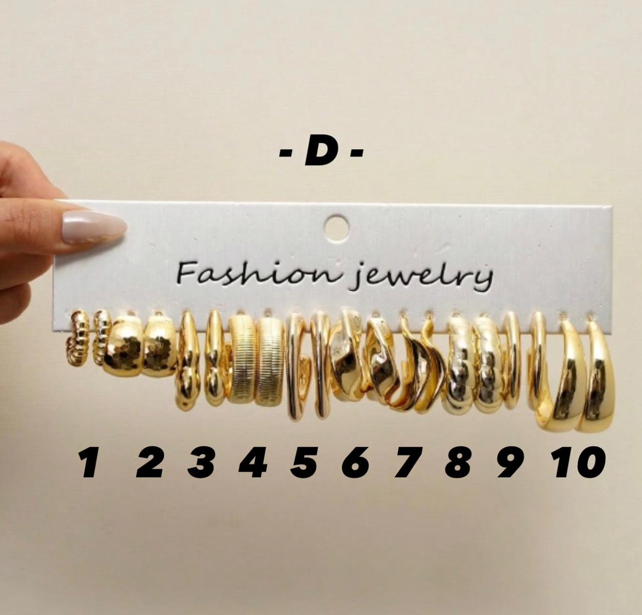 1 Pair Gold Stud Earrings