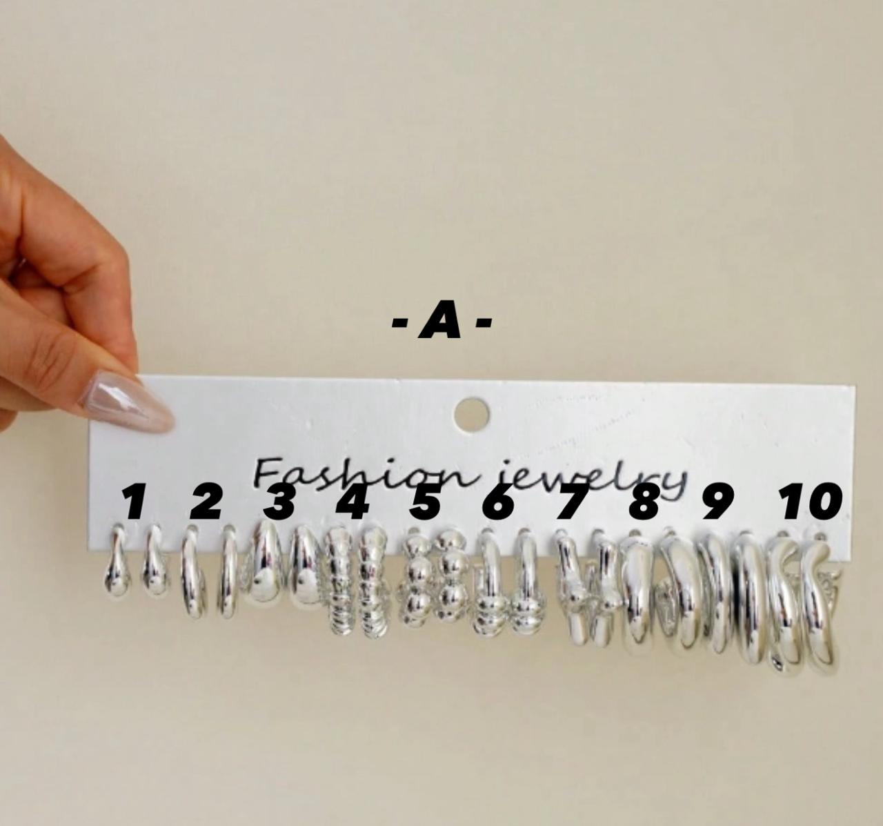 1 Pair Silver Stud Earrings